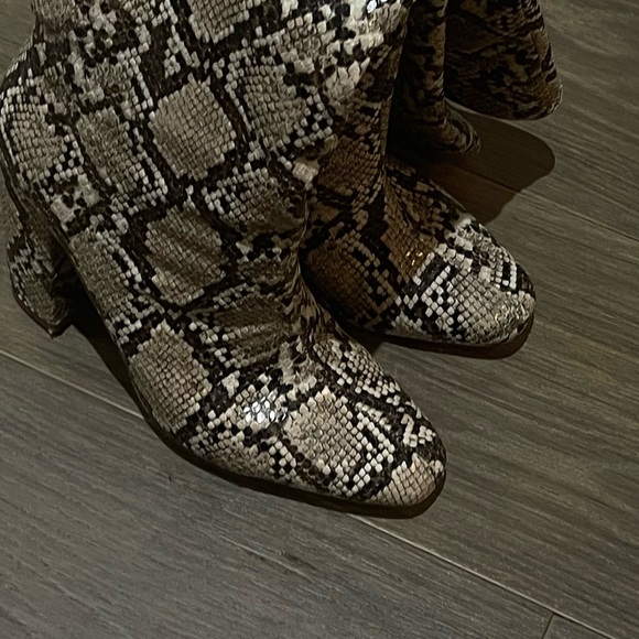 Boots - Picture 4 of 6